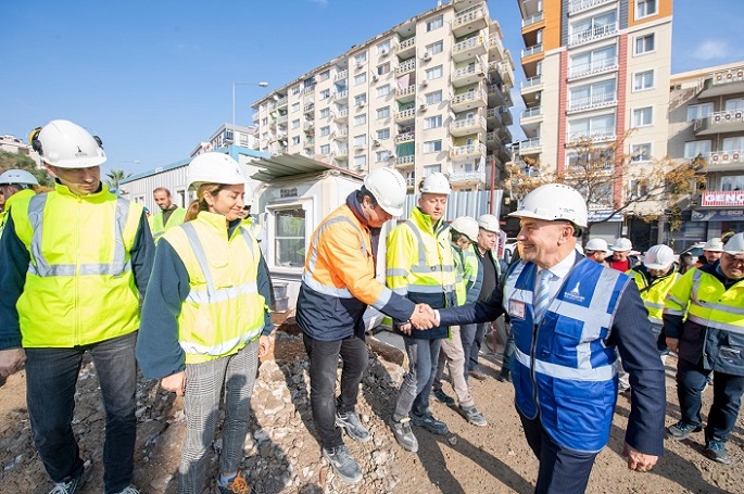 Mart-Nisan 2023'te Narldere Metrosu'nda deneme sürüşü