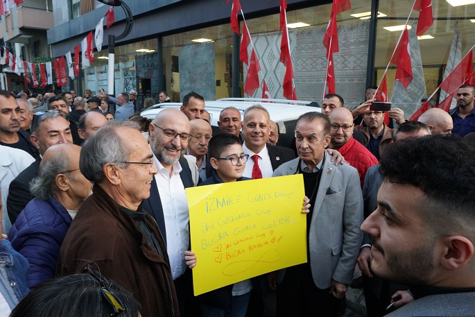 Gökce, İzmir Büyükşehir için önce örgüte gitti