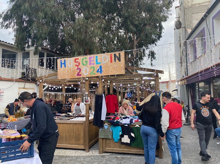 Karaburun’da rengarenk Yeni Yıl Pazarları