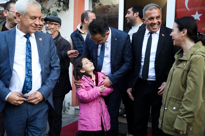 Olgun Atila, İzmir ilçelerinde ayak basmadık yer bırakmayacak
