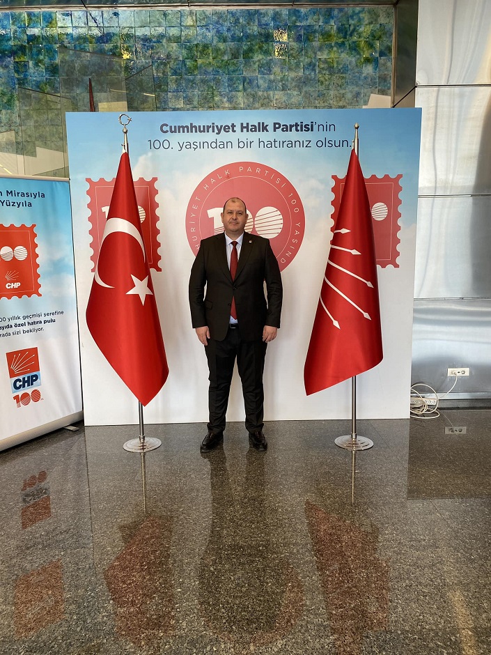 Menderes’in Başkan Adayına Sürpriz Kutlama