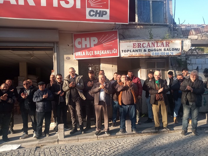 Adayları listede yer bulmayan Çorumlular, CHP önünde eylemde 