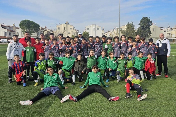 Narlıdere Belediyespor'un 3 kupalı başarısı