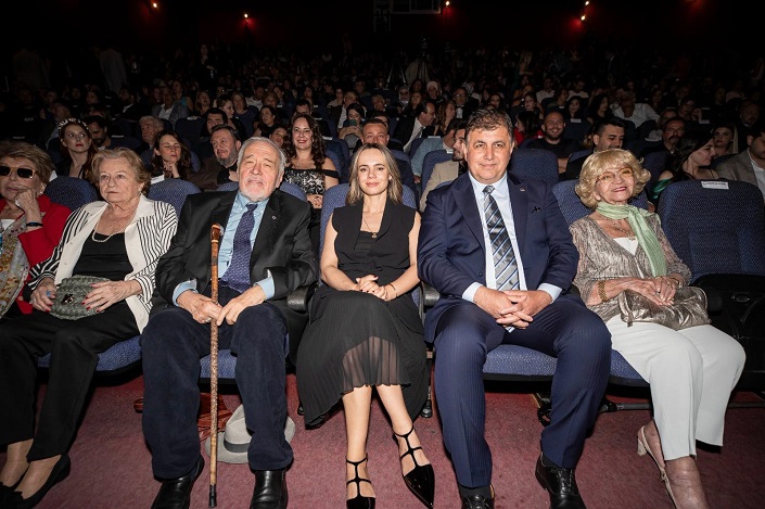 Başkan Tugay'a “Sanata Destek” Ödülü