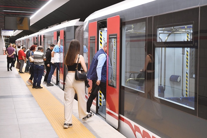 İzmir Metrosu 24 yaşında, 1 milyar 400 milyon yolcu taşıdı