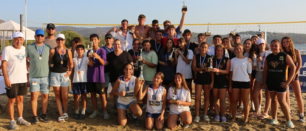 Gençler Zafer Turnuvası Plaj Voleybolu Heyecanı
