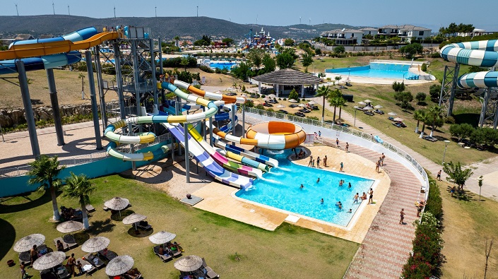 Genç İzmir Kamp, Deniz ve Havuzda! 