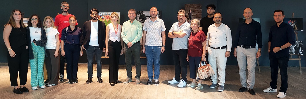 Mutluluğu Çekiyorum Fotoğrafları Ödüllendirildi