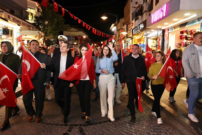 Çeşme’de Görkemli 29 Ekim Kutlamaları