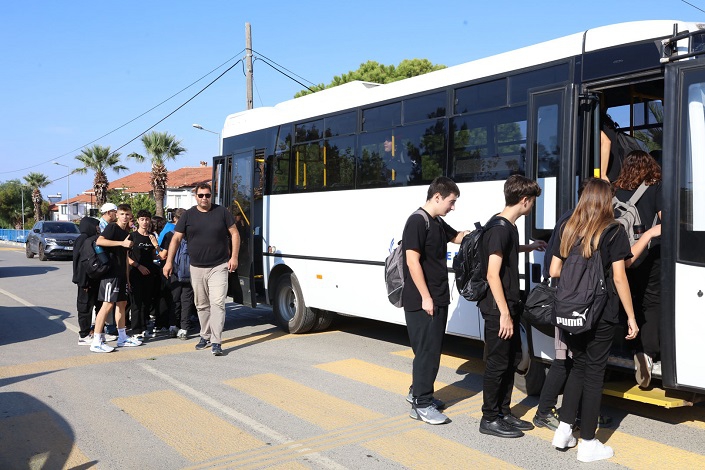 Güzelbahçe Belediyesi’nden Ücretsiz Okul Servisi