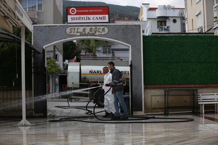 Narlıdere'de İbadethanelerde Bayram Temizliği