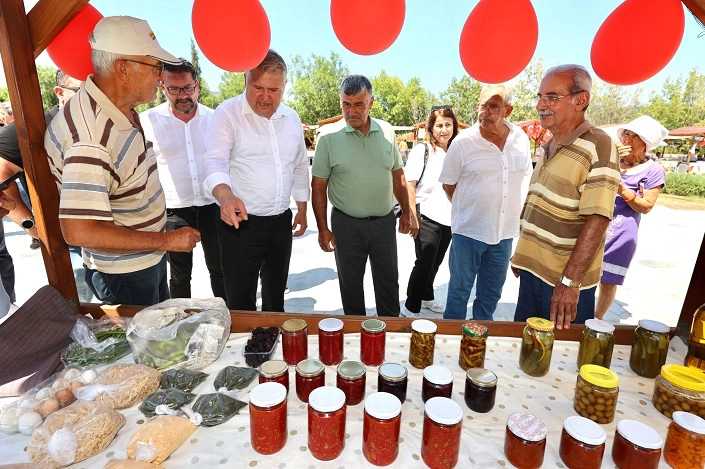 Urla'da Uzunkuyu Üretici Pazarı Hizmete Açıldı