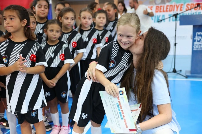 Çeşme'nin Sporcuları Sahada