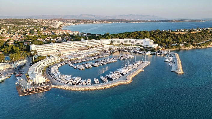 Çeşme Altın Yunus Bayrama Hazır