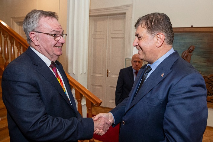 İzmir Büyükşehir ve Rotary'de önce çocuklar ve kadınlar...