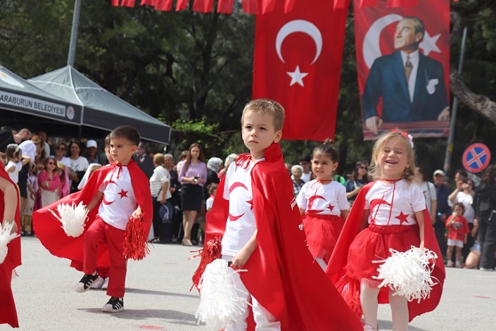 Karaburun’un çocukları, İzmir’in dağları kadar rengarenk