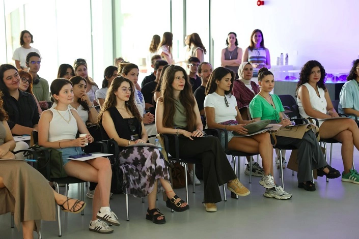 'KonuŞu Lal', Çeşme'de Gençlerle 